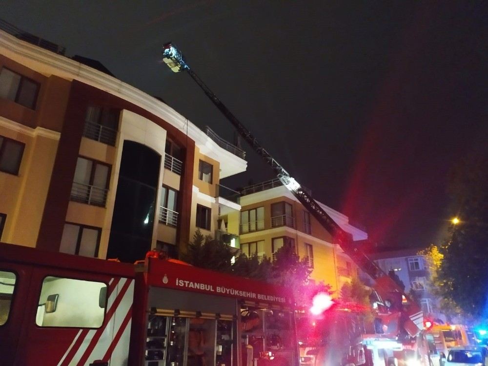 Bakırköyde Lüks Bir Sitede Korkutan Yangın