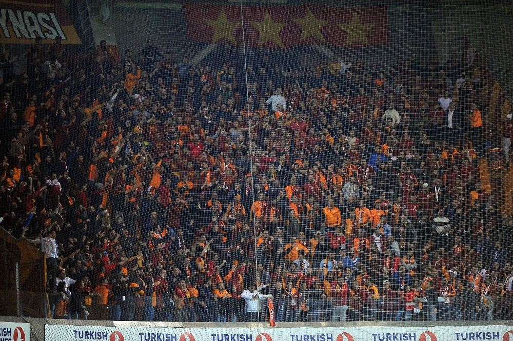 Başakşehir-Galatasaray Maçını 6 Bin 659 Seyirci İzledi