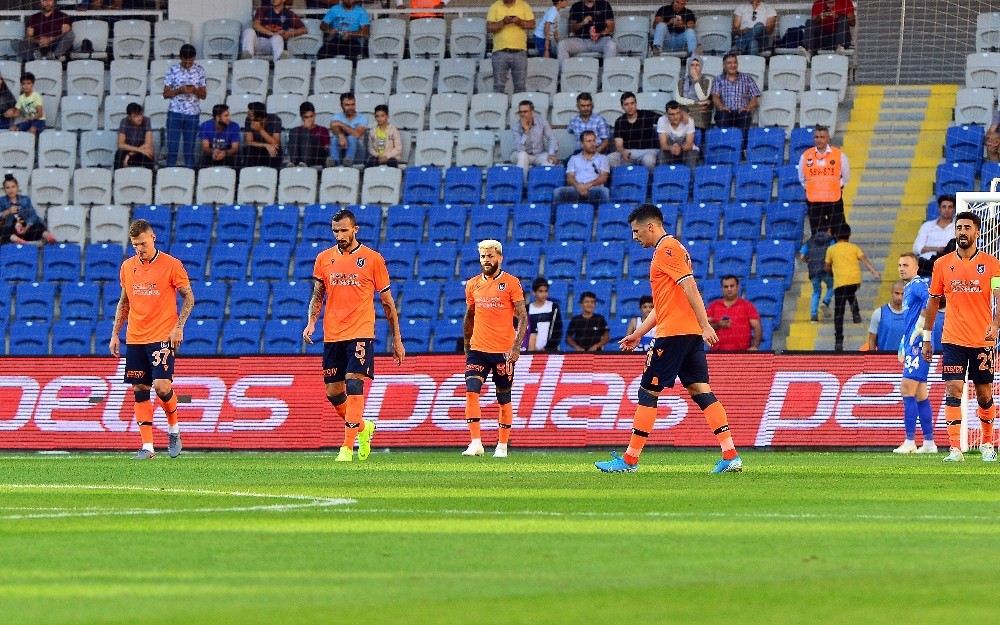 Başakşehir Geçen Sezonu Mumla Arıyor!