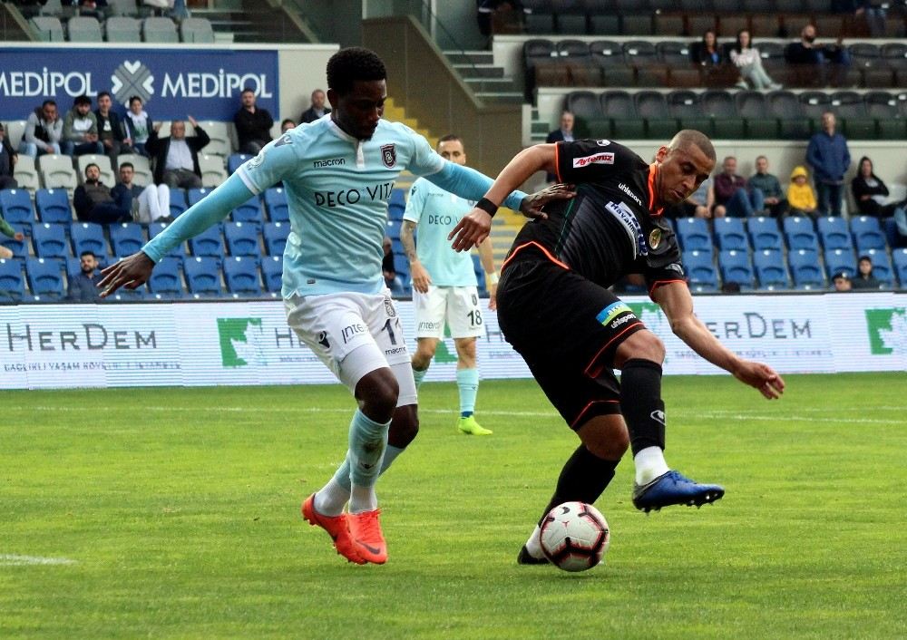 Başakşehir Lidere Konuk Oluyor