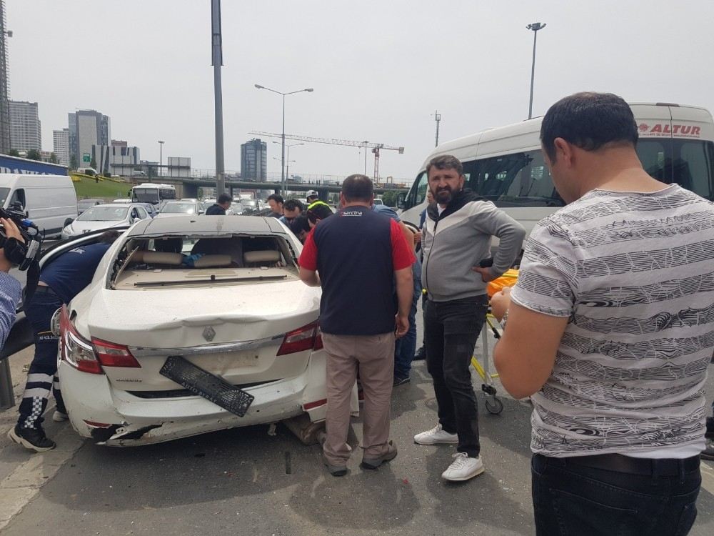 Basın Ekspres Yolunda 7 Araç Bir Birine Girdi: 1 Yaralı