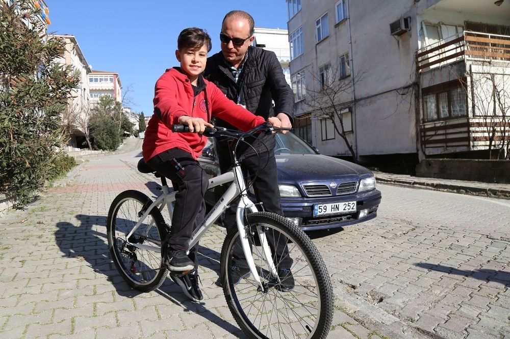 Başkan Akgün, Hakanın Bisiklet Hayalini Gerçekleştirdi