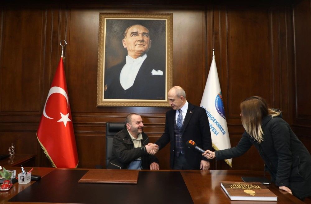 Başkan Akgün, Şenol Azizağaoğluna Verdiği İş Bulma Sözünü Tuttu