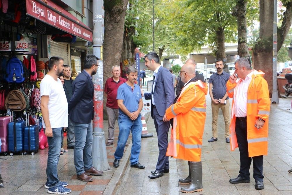 Başkan Gökhan Yüksel, Ankara Caddesinde Yağış Sırasında Alınan Tedbirleri Denetledi