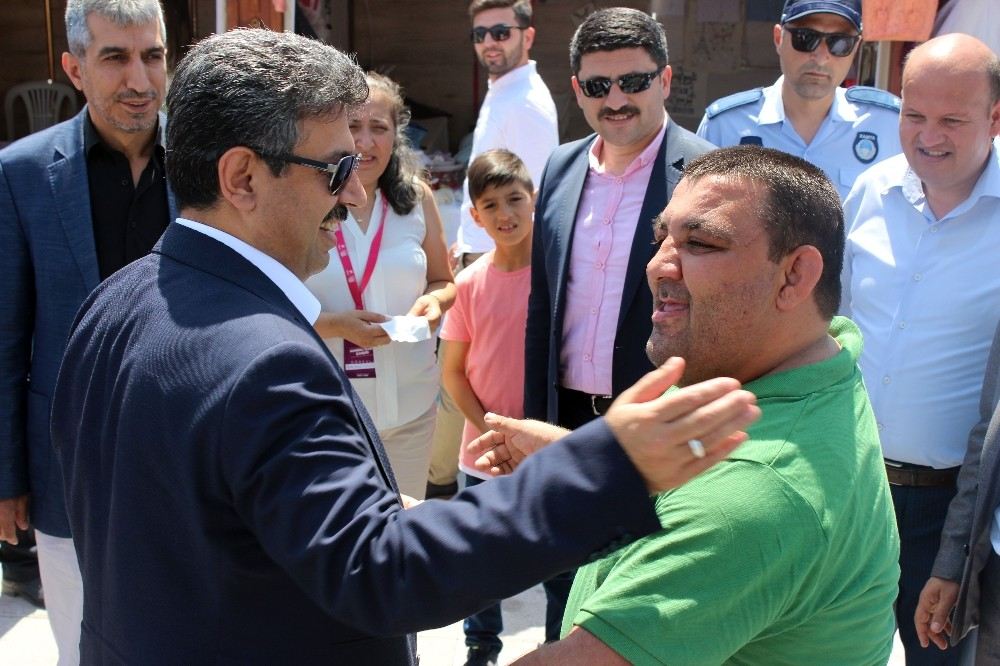 Başkan Karadeniz İlçedeki Vatandaşlarla Bayramlaştı