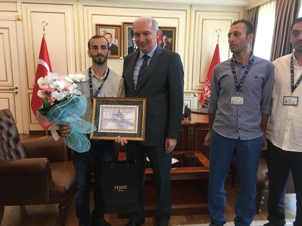 Başkan Mevlüt Uysal, Yangından 10 Çocuğu Kurtaran İski Personeline Hediye Takdim Etti