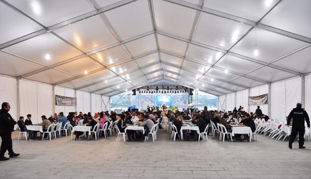 Başkan Yıldız, Hasköy Sahilde Vatandaşlarla İftarda Buluştu