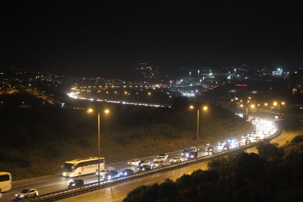 Bayram Tatilcilerinin Dönüşü Gece Saatlerinde de Temi Kilitledi