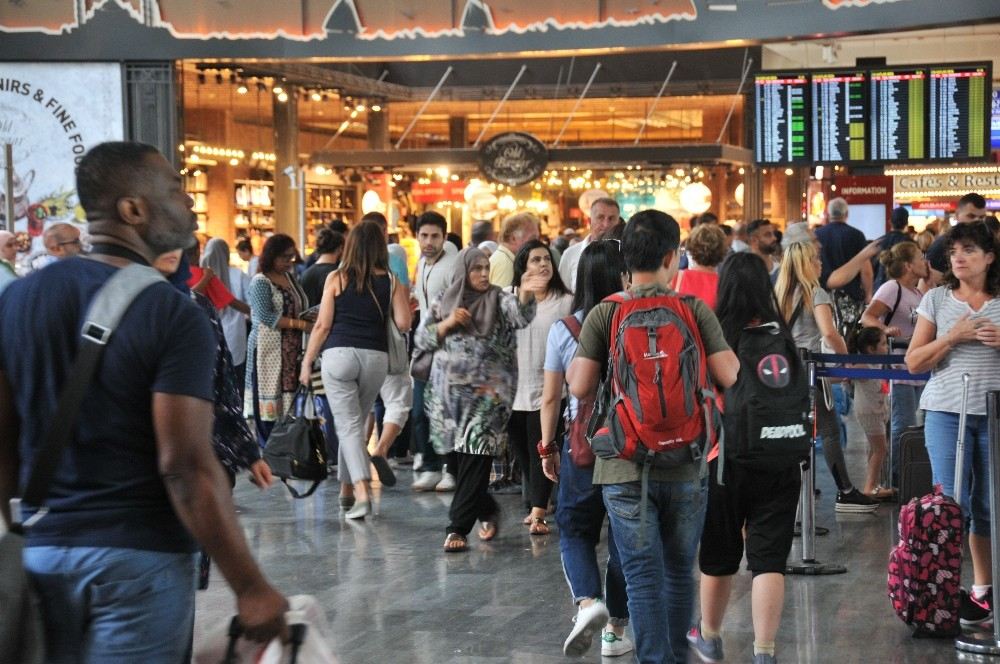 Bayram Yoğunluğu Havayolu Şirketlerinin Yüzünü Güldürdü