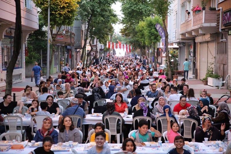 Bayrampaşa Belediyesi On Binlerce Komşuyu İftarda Buluşturdu