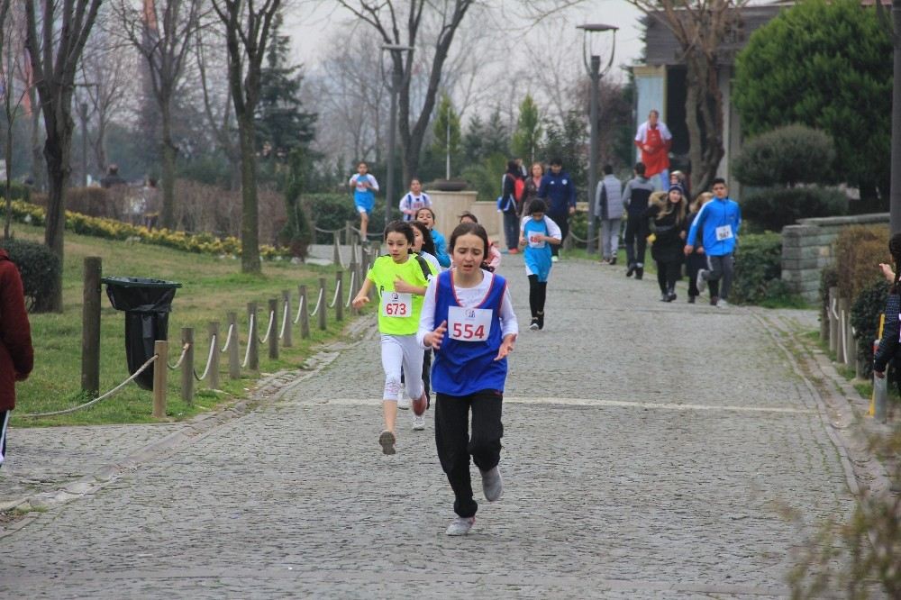 Bayrampaşada Düzenlenen Atatürk Kır Koşusunda Rekor Sayıda Öğrenci Katıldı