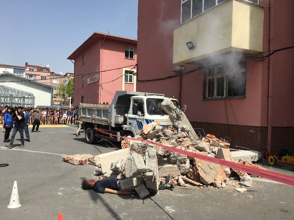 Bayrampaşada Nefes Kesen Deprem Tatbikatı