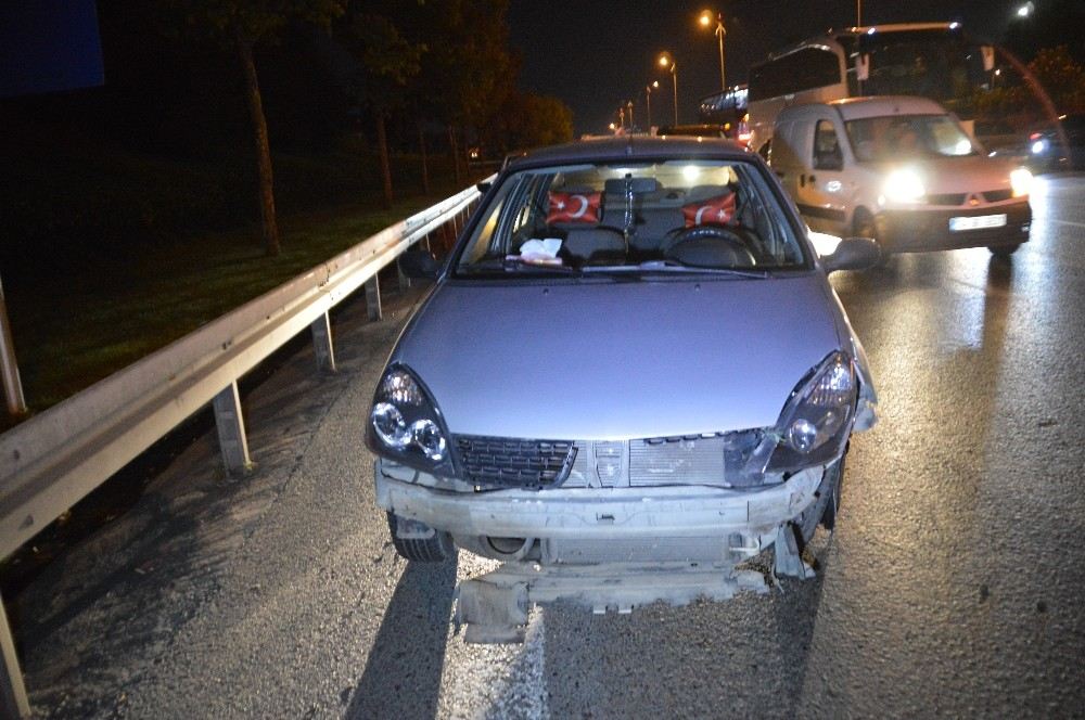 Bayrampaşada Otomobille Çarpışan Araç Takla Attı: 4 Yaralı