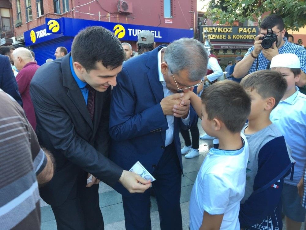 Belediye Başkanı Murat Aydın, Bayram Namazını Beykozlularla Birlikte Kıldı