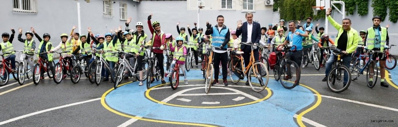 Beşiktaş Belediye Başkanı Rıza Akpolat Çocuklarla Bisiklet Sürdü
