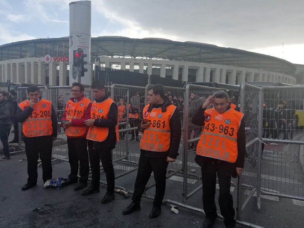 Beşiktaş Taraftarları Kadıköye Hareket Etti