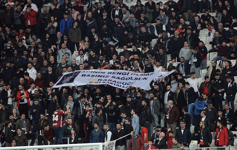 Beşiktaş Tribünlerinden Ankaragücüne Destek