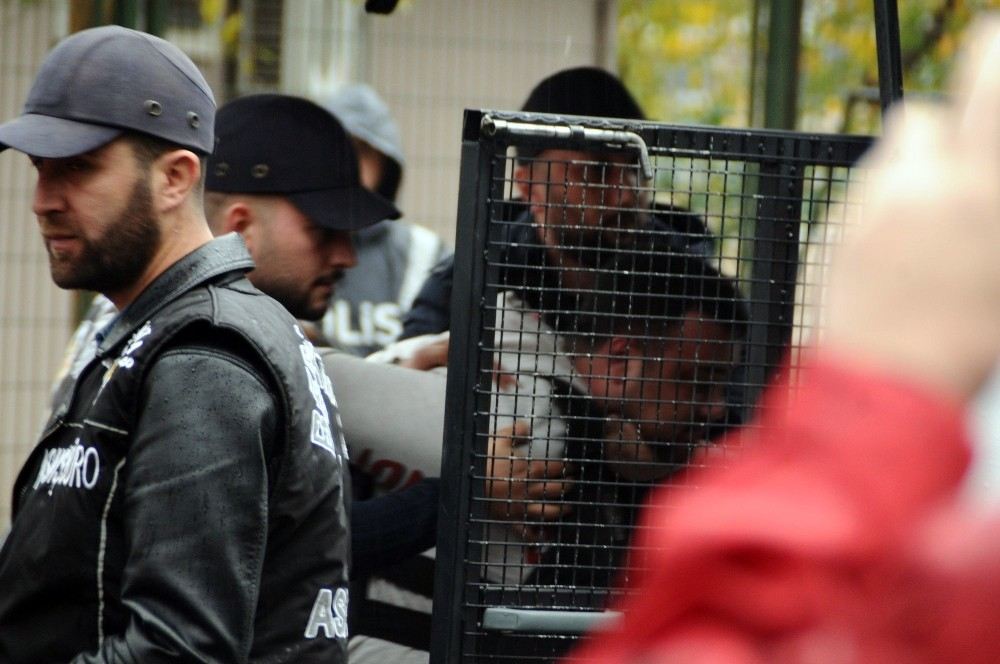 Beşiktaşta Arkadaşlarına Kurşun Yağdırarak 1 Kişiyi Öldüren Şüpheli Adliyeye Sevk Edildi