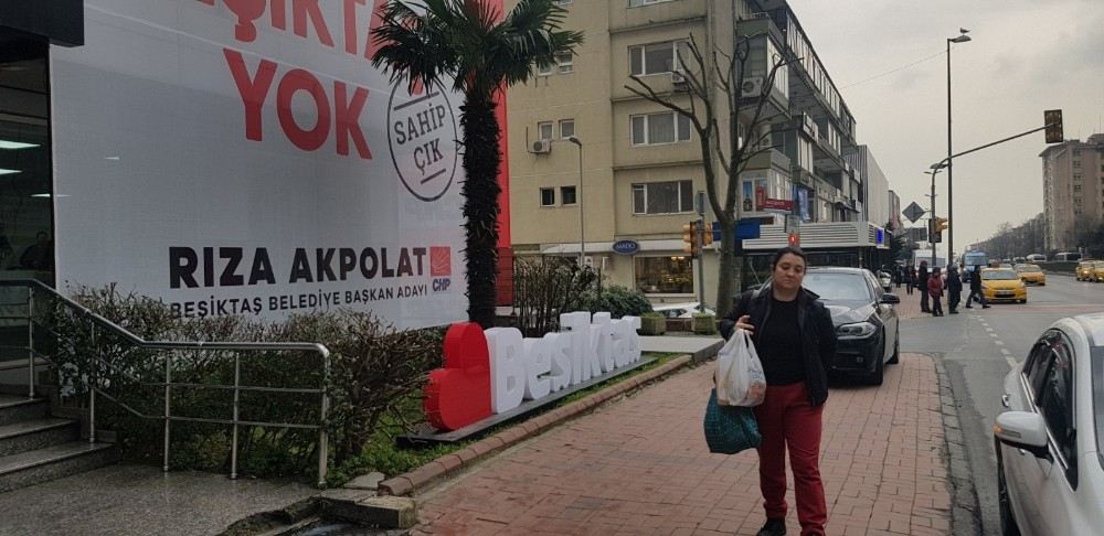 Beşiktaşta Chpli Adayın Seçim Bürosu Önünde Kaldırım İşgali