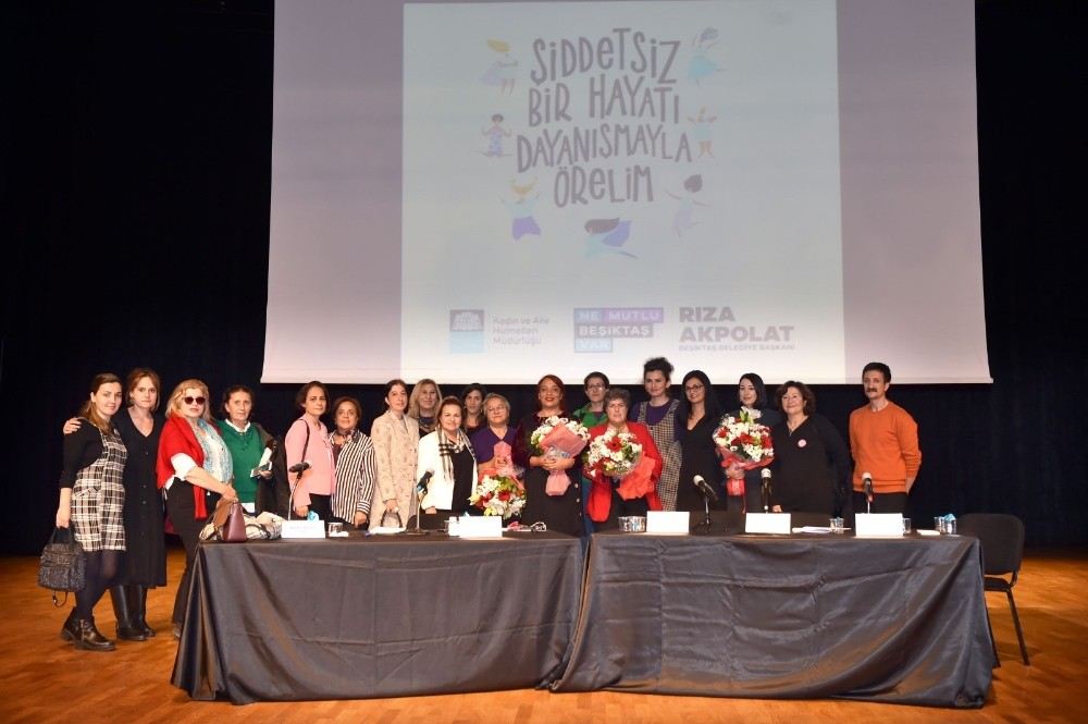 Beşiktaşta Kadınlar Şiddete Karşı Bir Araya Geldi