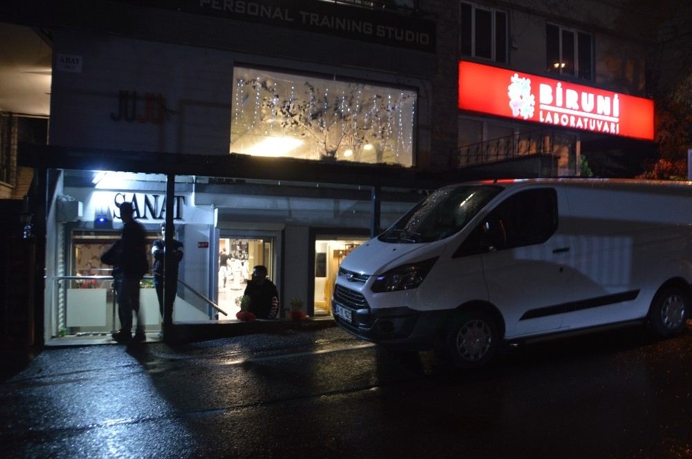 Beşiktaşta Kuaförde Patlayan Silah 1 Kişiyi Yaraladı