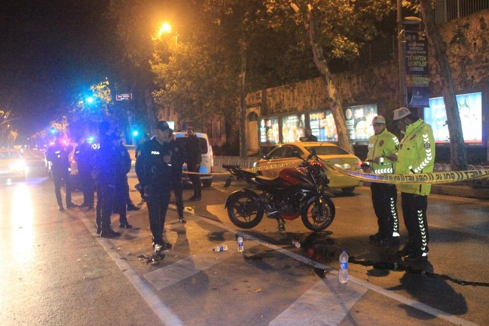 Beşiktaşta Motosiklet Polis Aracına Çarptı: 2 Yaralı