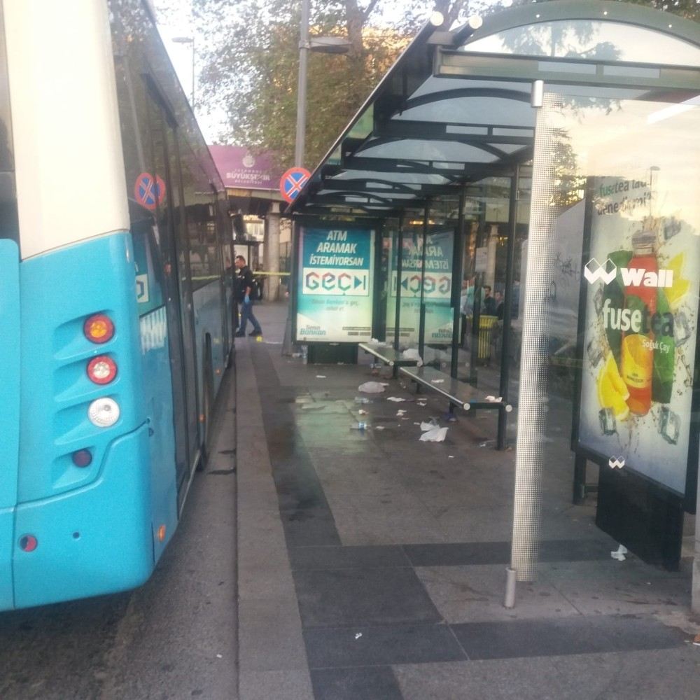 Beşiktaşta Otobüs Durağa Daldı: 5i Ağır 15 Yaralı