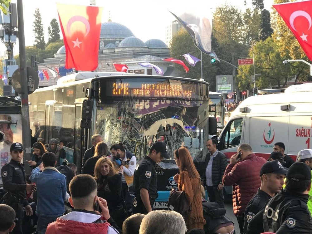 Beşiktaşta Otobüs Durağa Daldı: 9 Yaralı