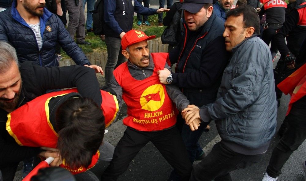 Beşiktaşta Polis, Taksime Yürümek İsteyen Göstericilere Müdahale Etti