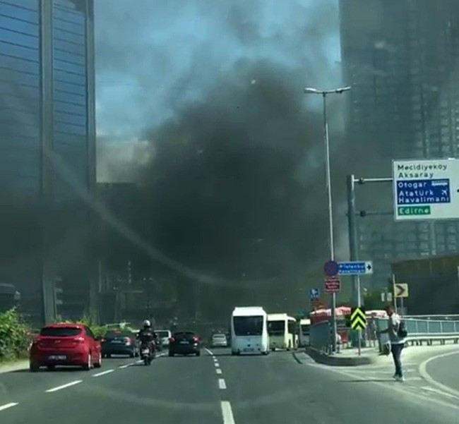 Beşiktaşta Rezidans İnşaatında Korkutan Yangın