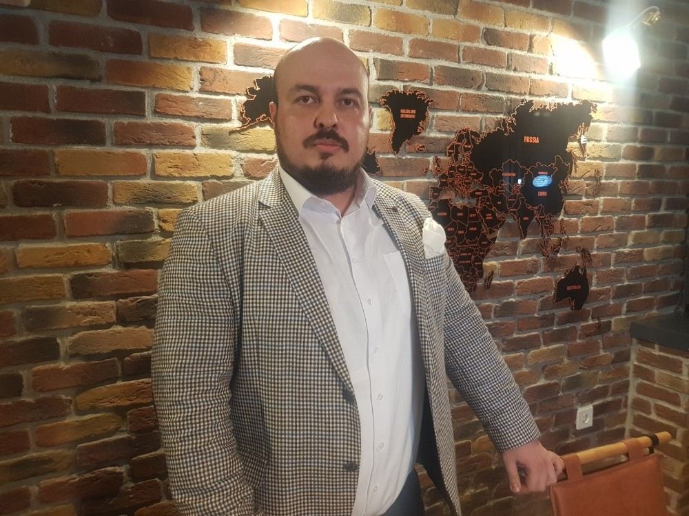 Beşiktaşta Saldırıya Uğrayan Başörtülü Öğretmenin Avukatından Açıklamalar