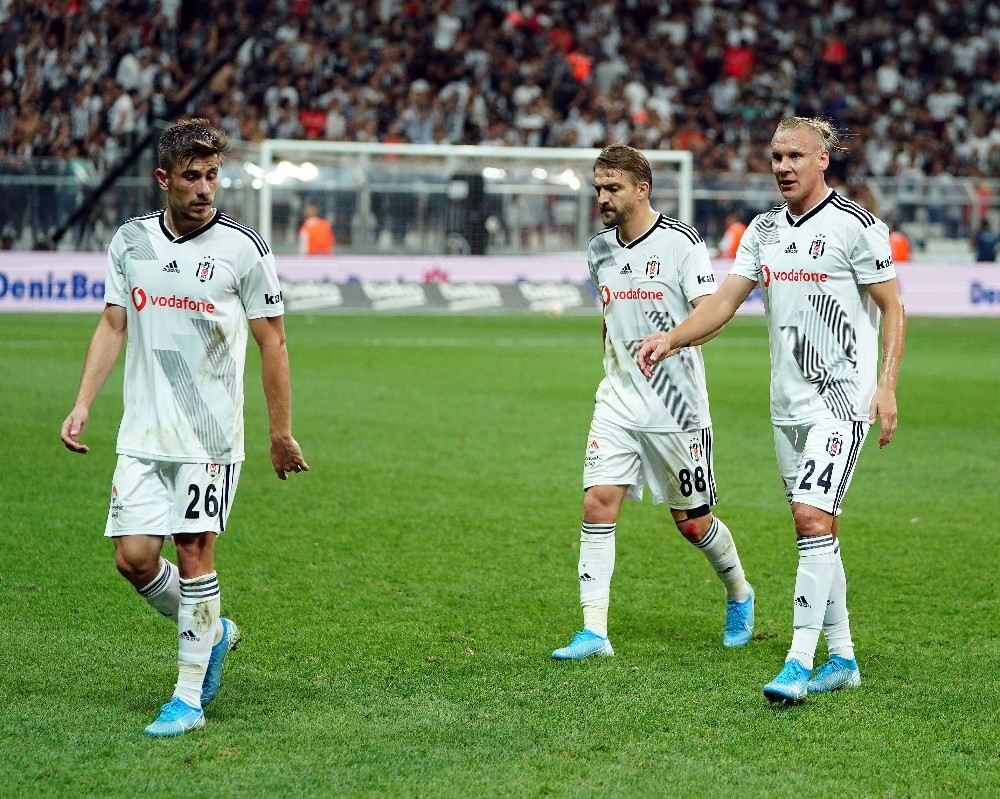 Beşiktaşta Takım Formsuz, Yönetim Belirsiz!