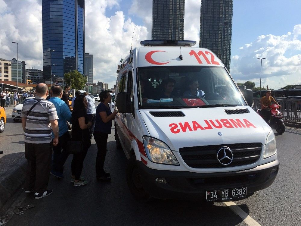 Beşiktaşta Trafik Polisine Çarpan Taksici Gözyaşlarına Hakim Olamadı