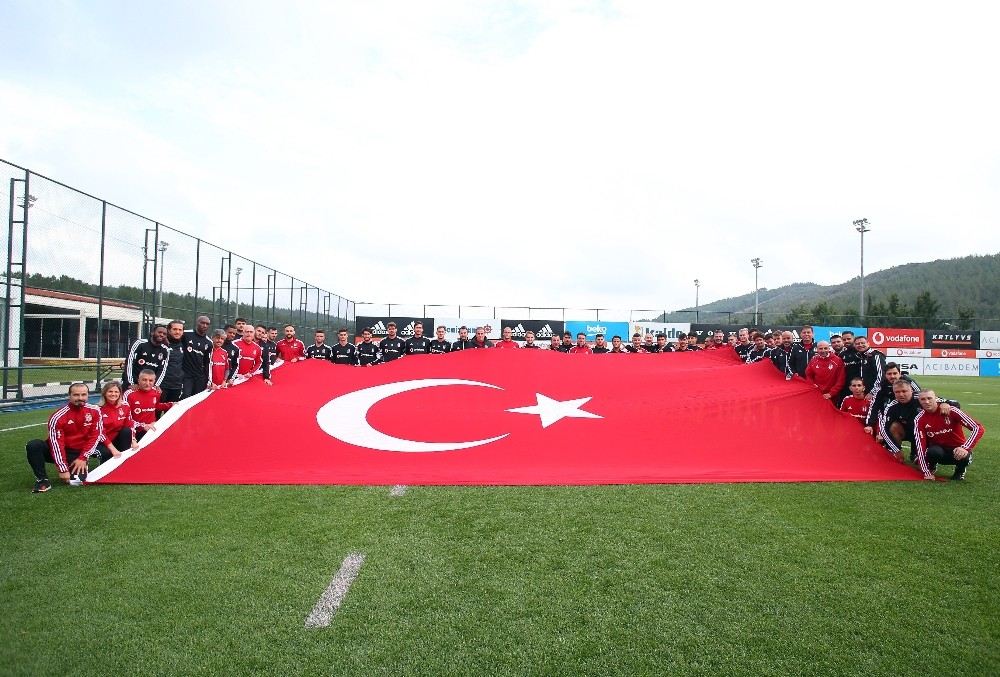 Beşiktaştan Cumhuriyet Bayramı Kutlaması