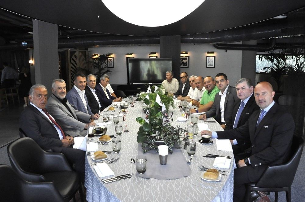 Beşiktaştan Partizan Maçı Öncesi Dostluk Yemeği