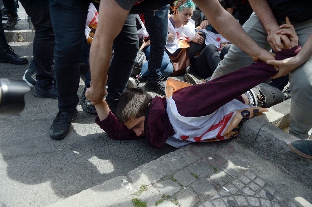 Beşiktaştan Taksime Yürümek İsteyen Gruba Polis Müdahale Etti