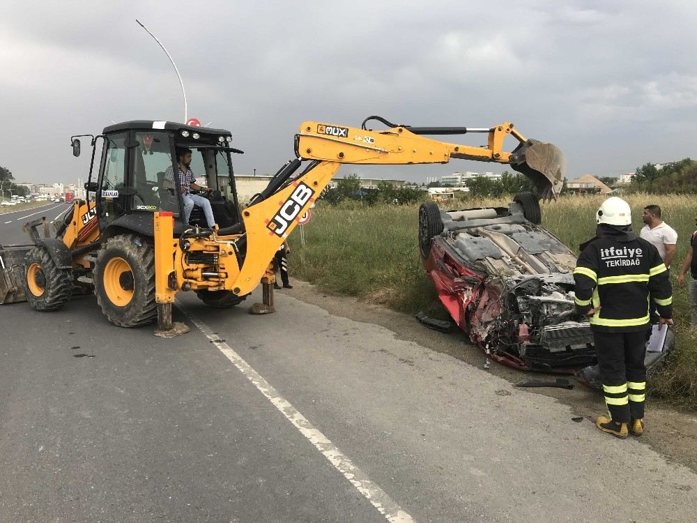 Beton Dubaya Çarpan Otomobil Takla Attı