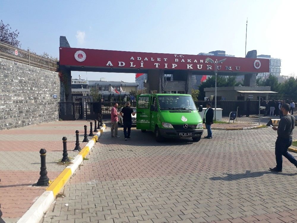 Beylikdüzünde Yaşanan Dehşette Hayatını Kaybedenlerin Cenazeleri Adli Tıp Kurumundan Alındı