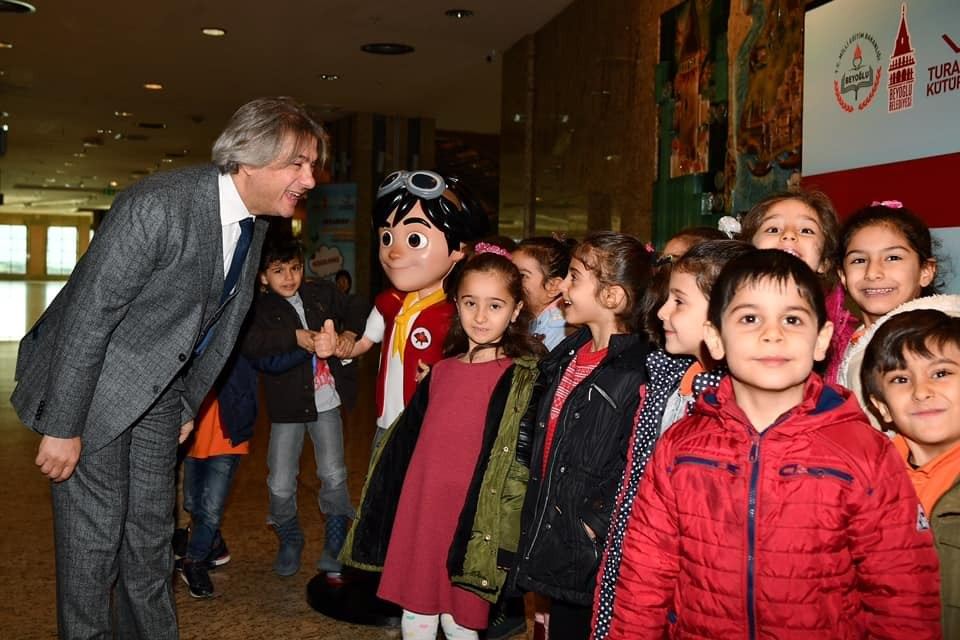 Beyoğlunda Bin Öğrenci Hezarfen Tiyatro Oyununda Buluştu