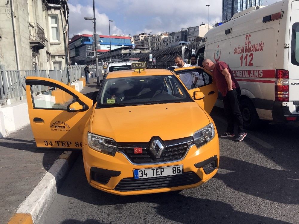 Beyoğlunda Direksiyon Başında Kalp Krizi Geçiren Taksici Hayatını Kaybetti