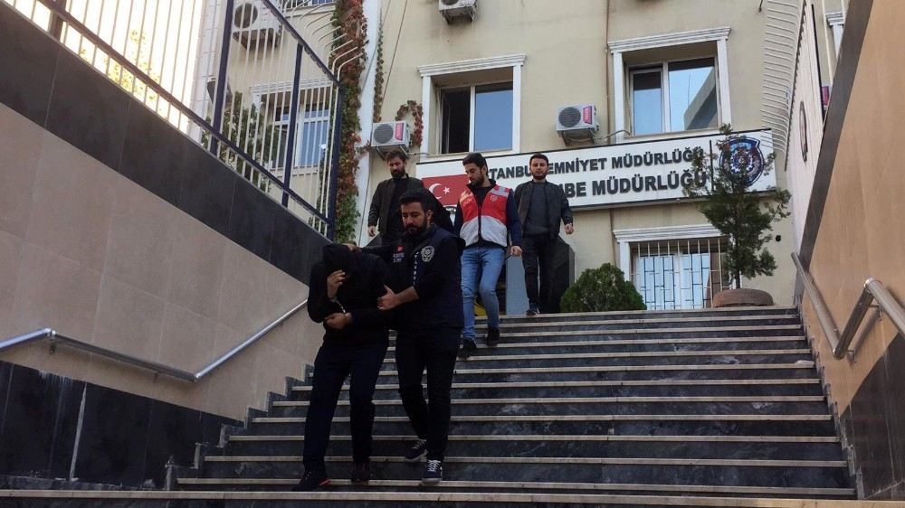 Beyoğlunda Faslı Turistten Jet Ski Anahtarı Ve Para Çalan Şahıslar Tutuklandı