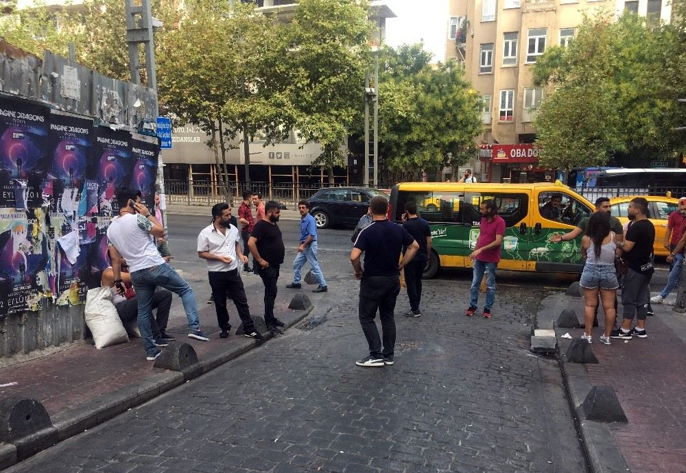 Beyoğlunda Kadın Turistler Arasında Kavga Çıktı: 2 Yaralı