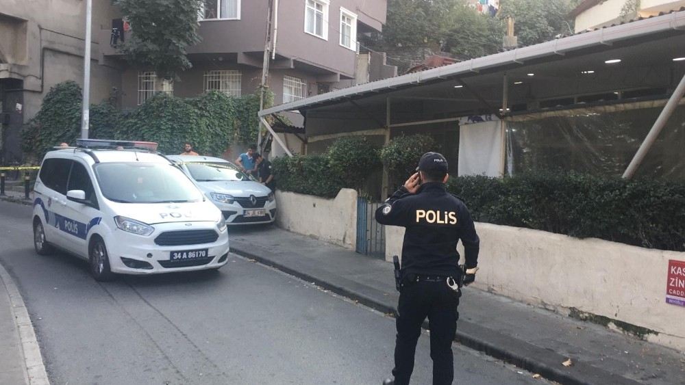 Beyoğlunda Kahvehaneye Silahlı Saldırı: 1 Yaralı