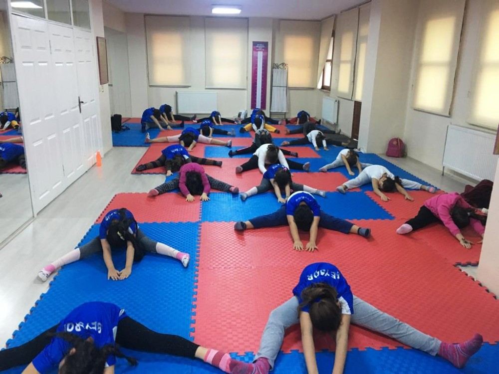 Beyoğlunda Kış Spor Okulları İle Spora Ara Vermek Yok