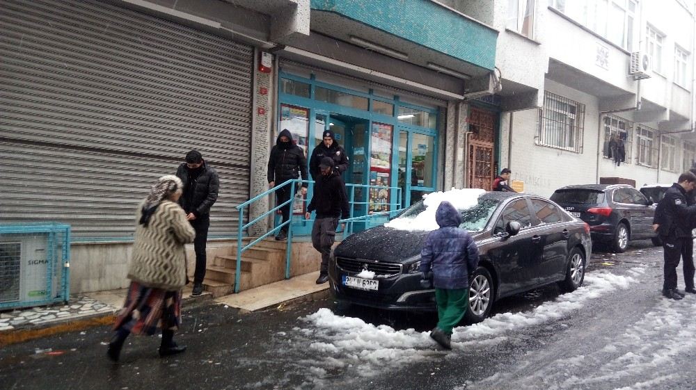 Beyoğlunda Marketten Silahlı Soygun