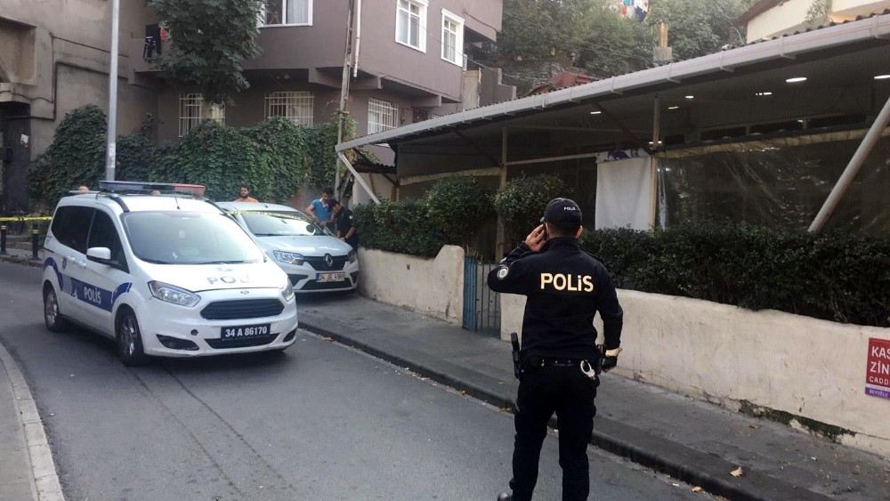 Beyoğlunda Silahlı Saldırıya Uğrayan Kahvehaneci Hayatını Kaybetti