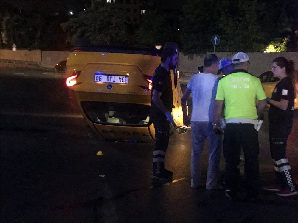 Beyoğlunda Takla Atan Taksiden Burnu Bile Kanamadan Çıktı