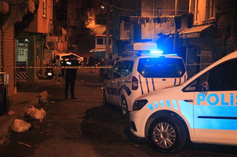 Beyoğlunda Tartışmada Silahlar Konuştu: 1 Yaralı