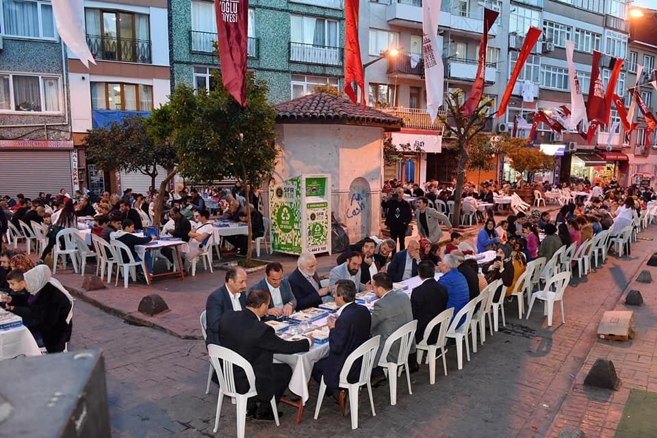 Beyoğlunda Vatandaşlar Sokak İftarında Buluştu