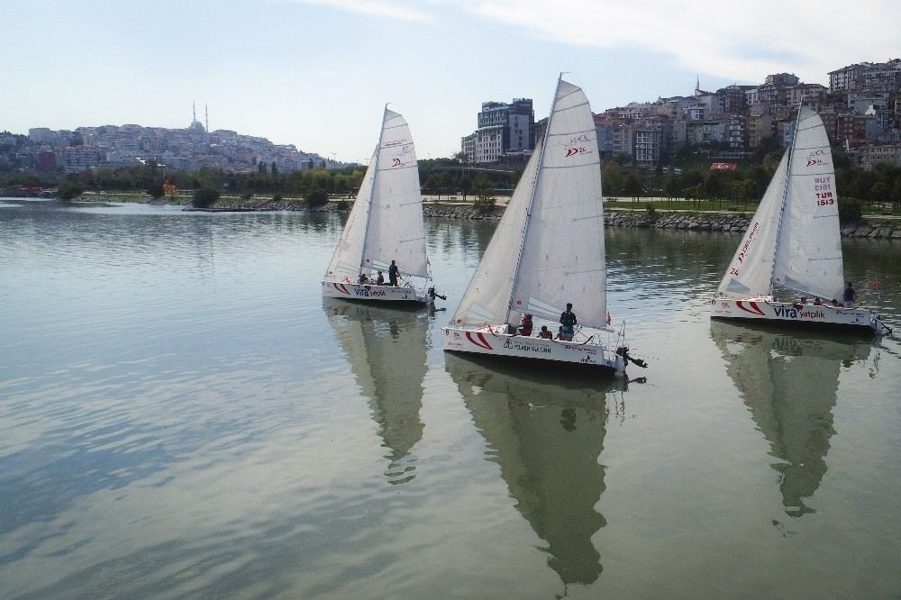 Bilgi Cup18 Birincilik Kupasını Özel Saint-Joseph Fransız Lisesi Aldı